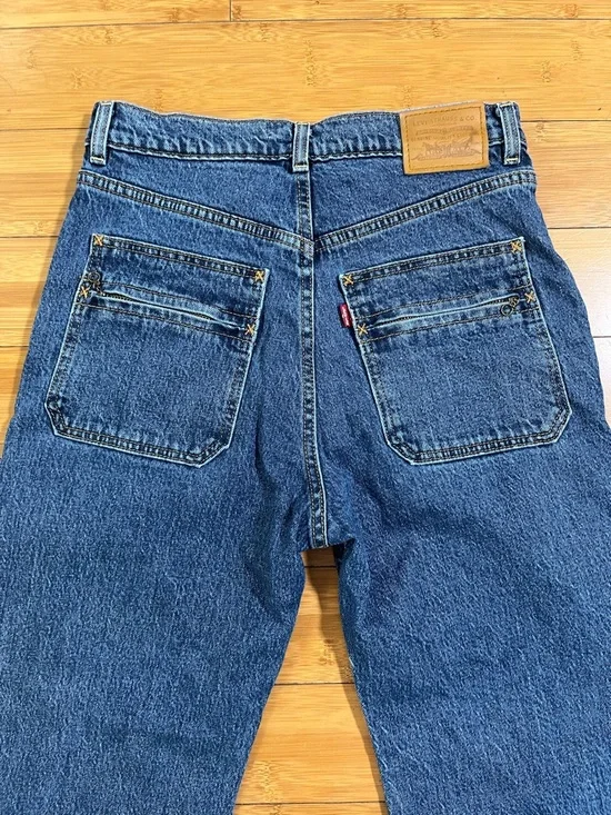Levi's Ribcage Bell Flared Super High-Rise Jeans with Zipper Detail 70s Inspired - Picture 10 of 14